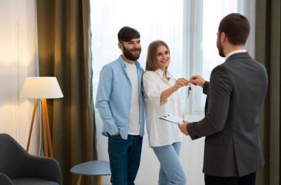 Benefits of Partnering with a UAE Real Estate Agent